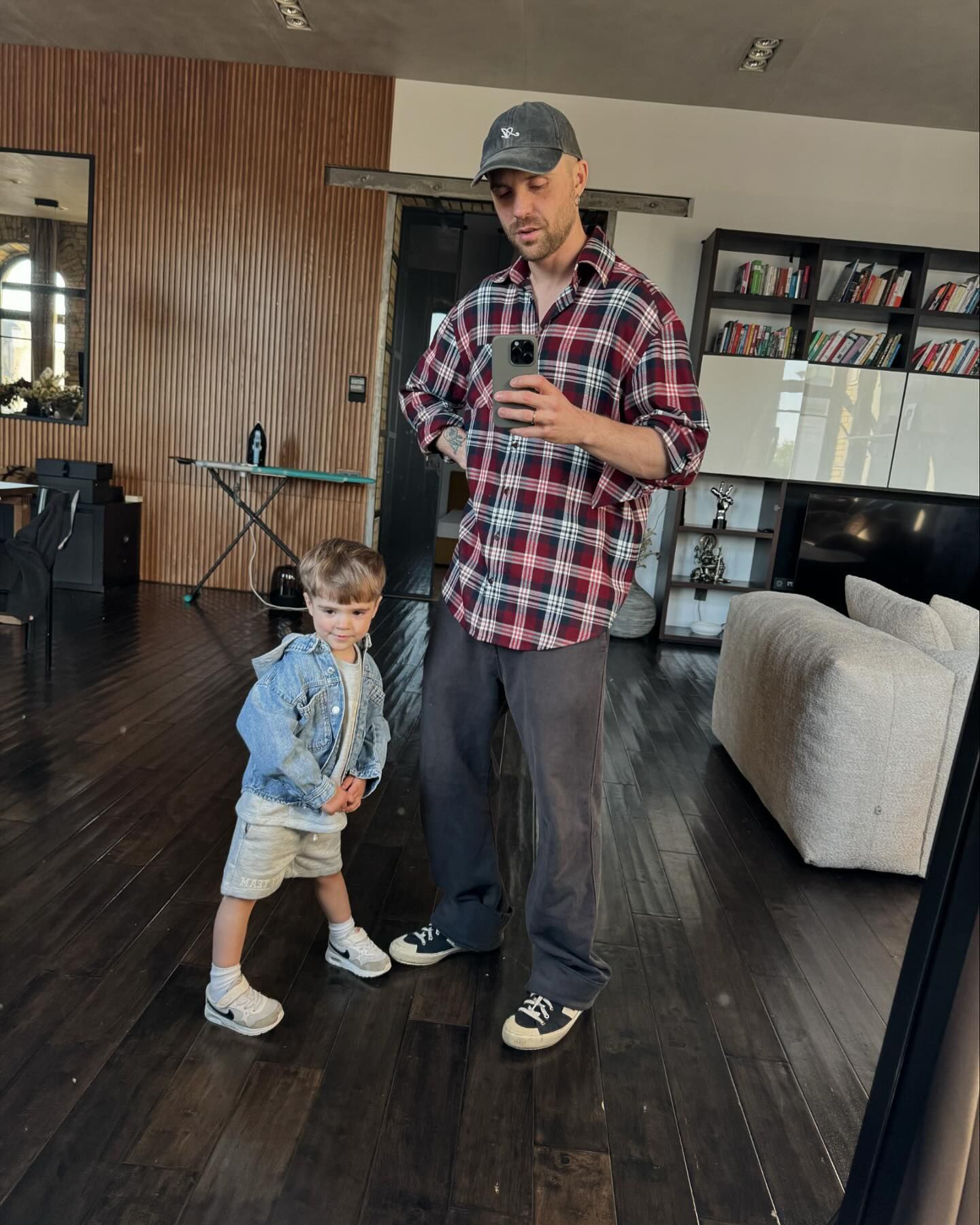 Чоловік Дорофєєвої привітав сина з днем народження та показав сімейні фото: співачка відреагувала